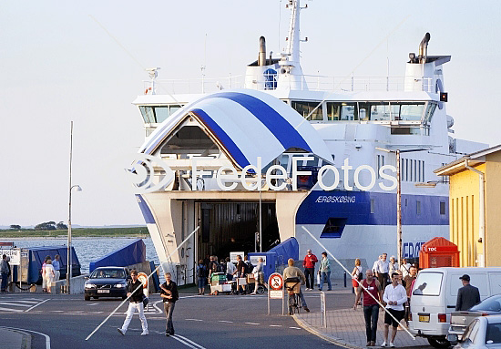 Færge ankommer til Ærø