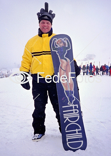 Mand med tegning på snowboard