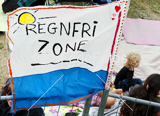 Regnfri Zone, flag