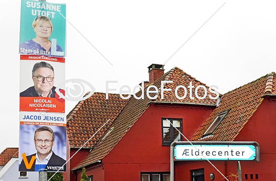 Valgplakater ved ældrecenter